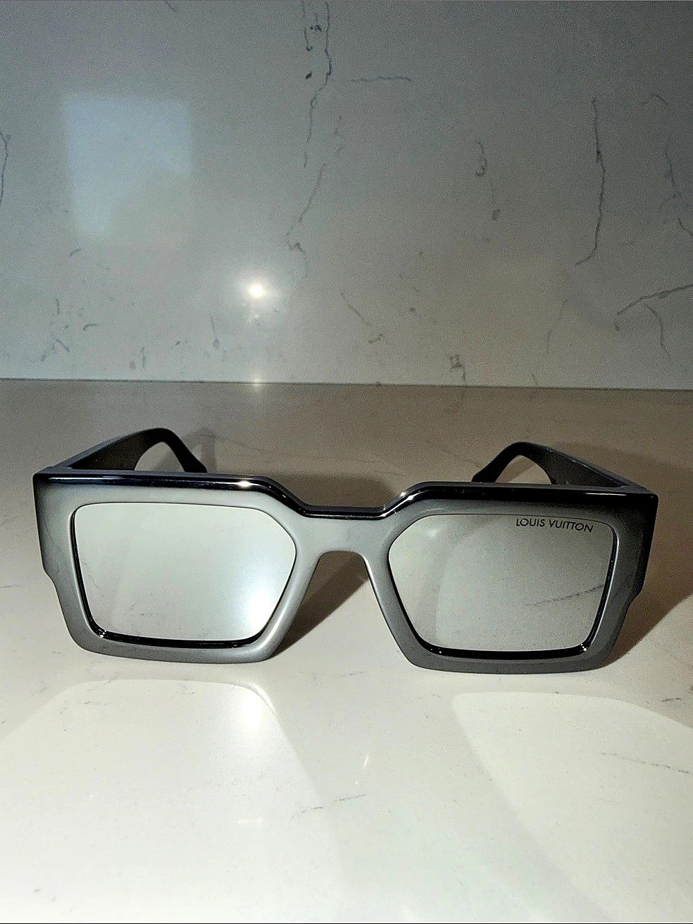 Louis Vuitton LV Clash Square Sunglasses Black/Silver Frame Sunglasses Z23148